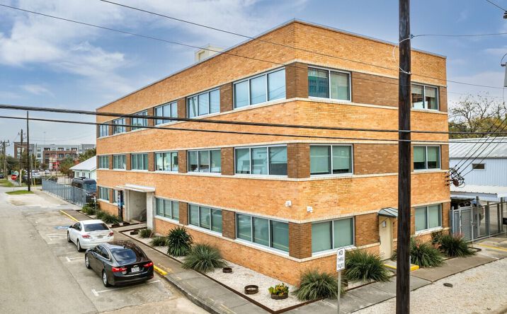 Pictures of Office property located at 1702 Taylor St, Houston, TX 77007 for lease - image #1