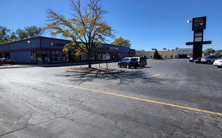 Pictures of Retail property located at 501-507 E St Charles Rd, Villa Park, IL 60181 for lease - image #1