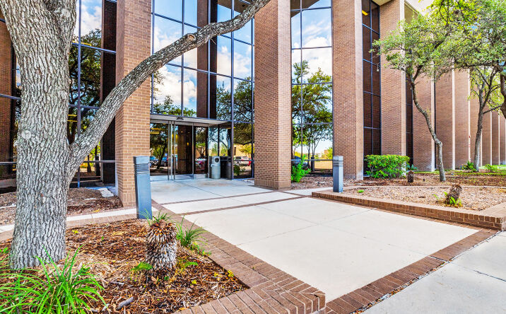 Pictures of Office property located at 4440 S Piedras Dr, San Antonio, TX 78228 for lease - image #1