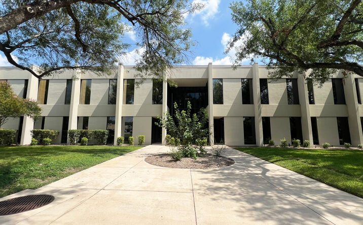 Pictures of Office property located at 4100 E Piedras Dr, San Antonio, TX 78228 for lease - image #1