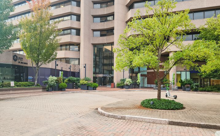 Pictures of Office property located at 2451 Crystal Dr, Arlington, VA 22202 for lease - image #1
