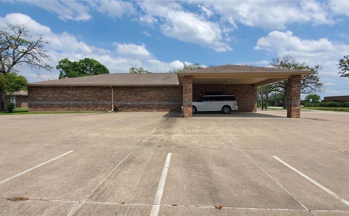 626 W Main St, Fairfield, TX 75840 | Crexi.com