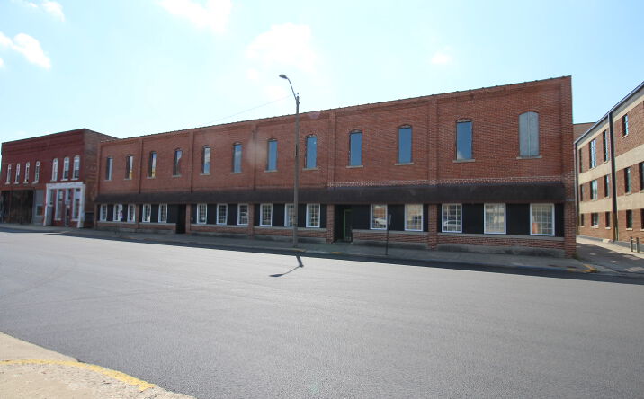 Pictures of Retail, Office, Restaurant property located at 1515 S A St, Elwood, IN 46036 for lease - image #1