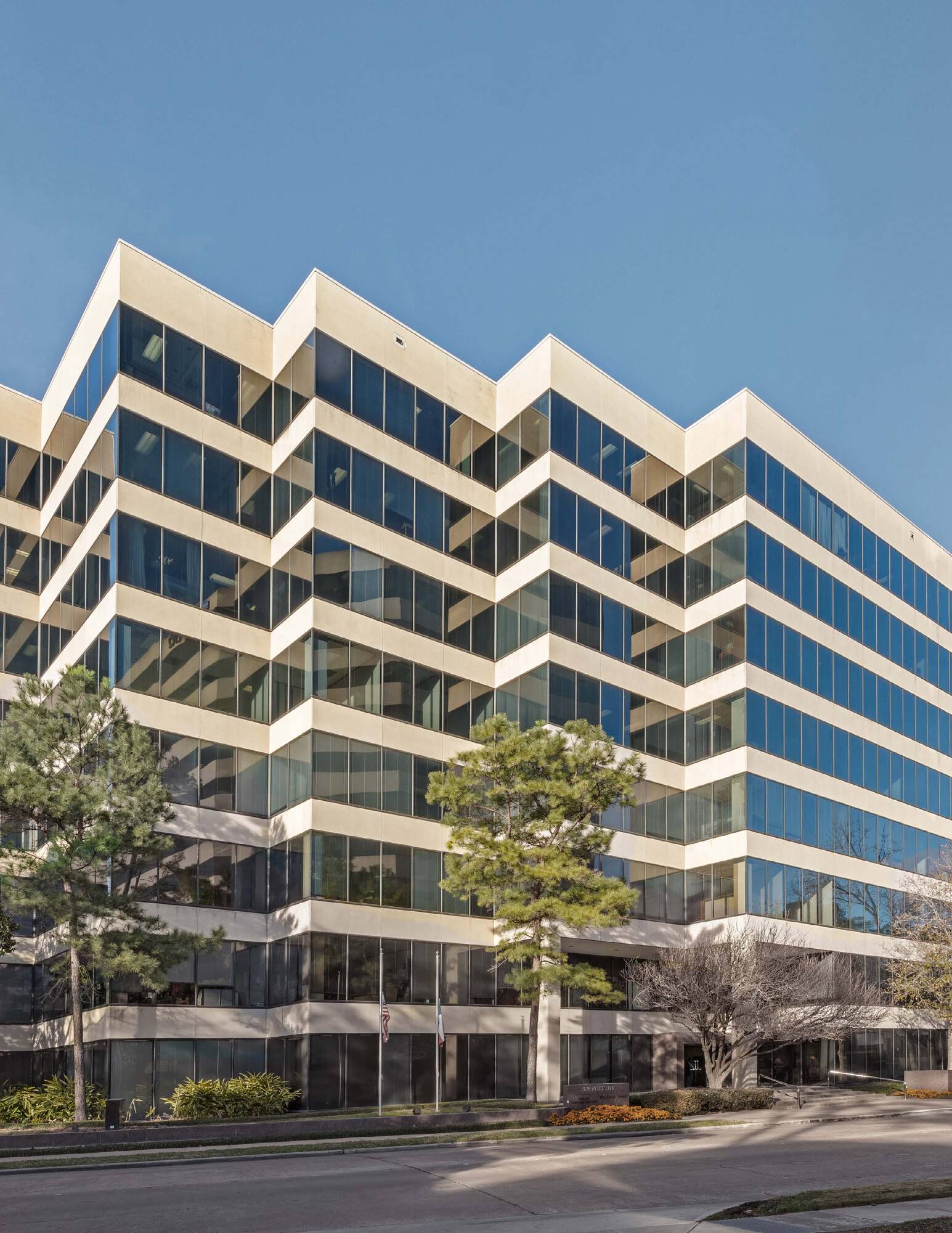 1415 N Loop W
