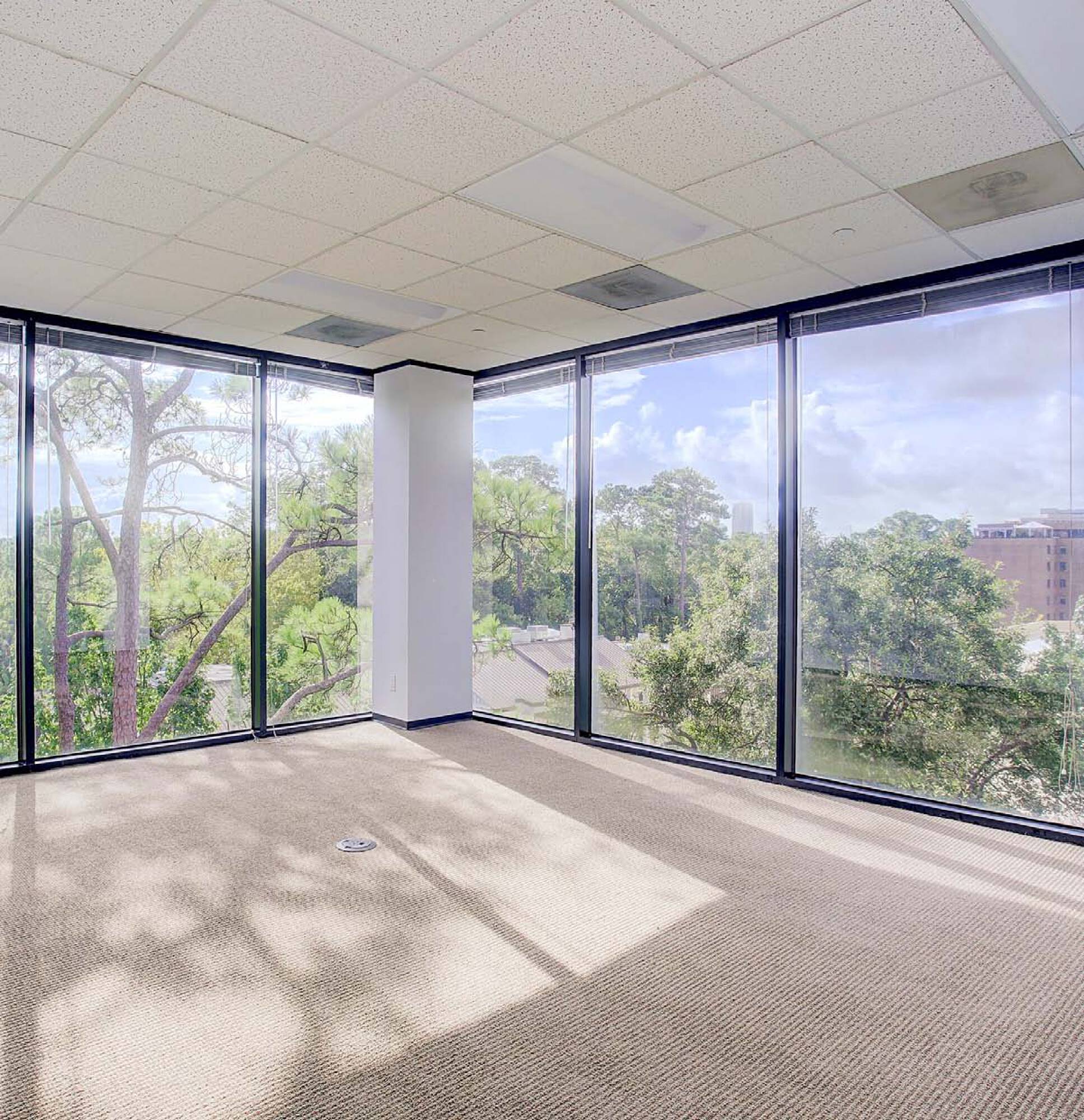 1415 N Loop W