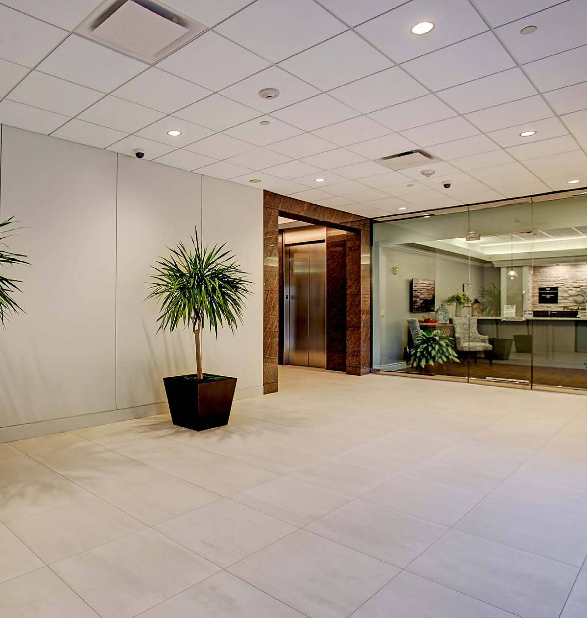 1415 N Loop W