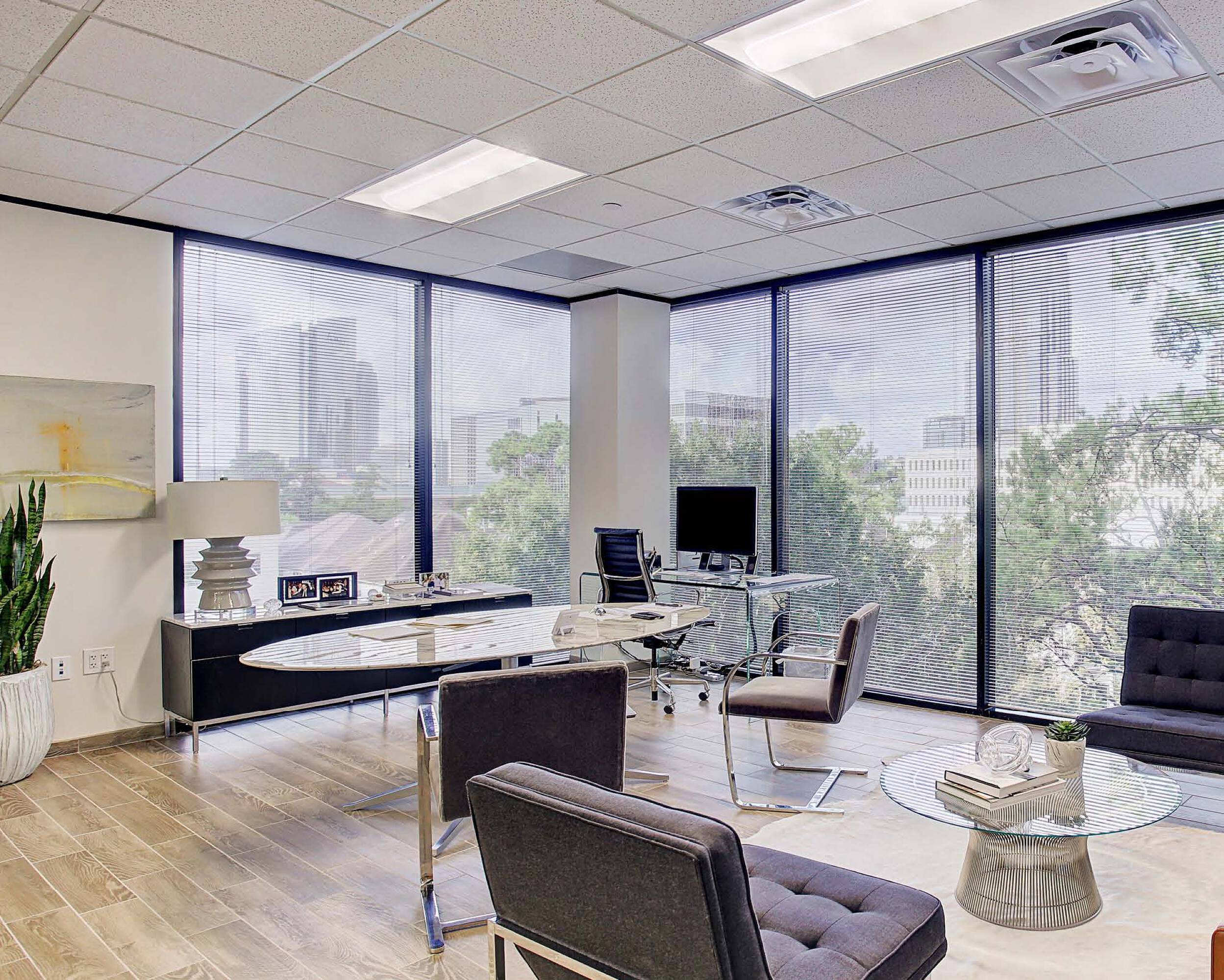 1415 N Loop W