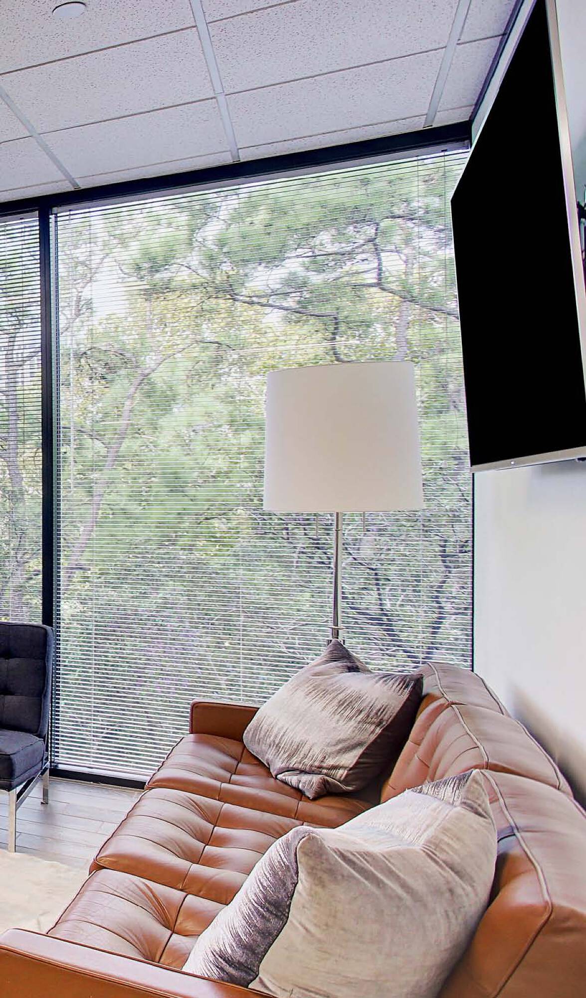 1415 N Loop W