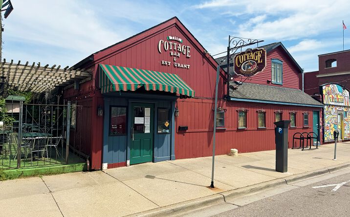 Pictures of Retail property located at 132 Fulton St E, Grand Rapids, MI 49503 for lease - image #1