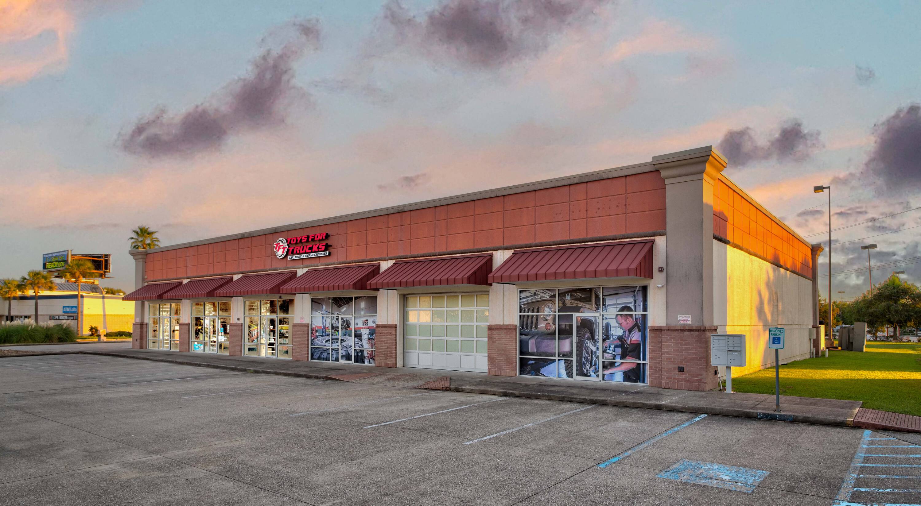 Freestanding Single Tenant Bldg