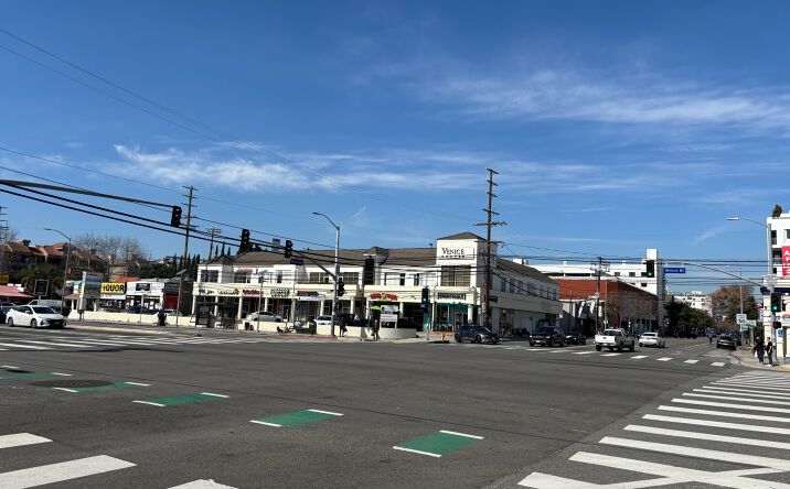 Pictures of Retail, Office, Restaurant property located at 10401 Venice Blvd, Los Angeles, CA 90034 for lease - image #1
