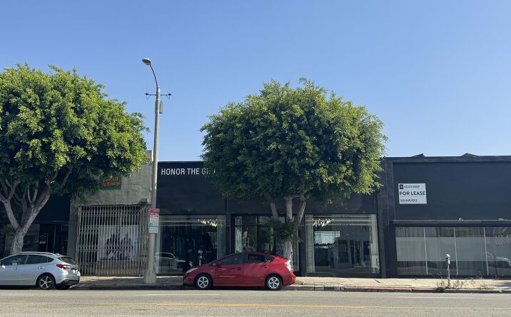 Pictures of Retail property located at 130 N La Brea Ave, Los Angeles, CA 90036 for lease - image #1
