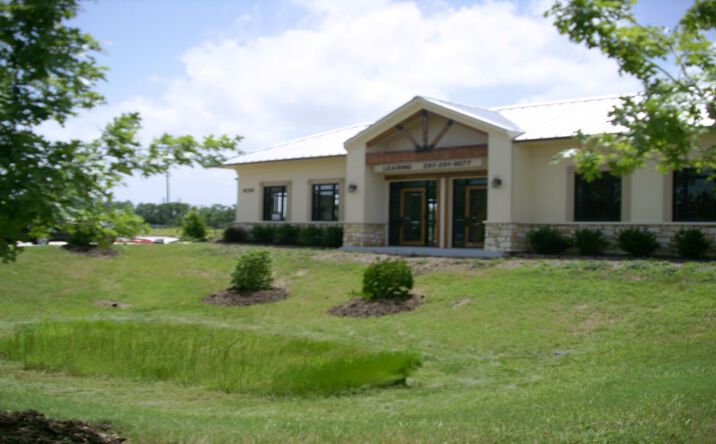 Pictures of Office property located at 820 Lawrence Rd, Kemah, TX 77565 for lease - image #1