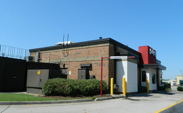 Pictures of Retail, Restaurant property located at 1066 Independence Blvd, Virginia Beach, VA 23455 for lease - image #1