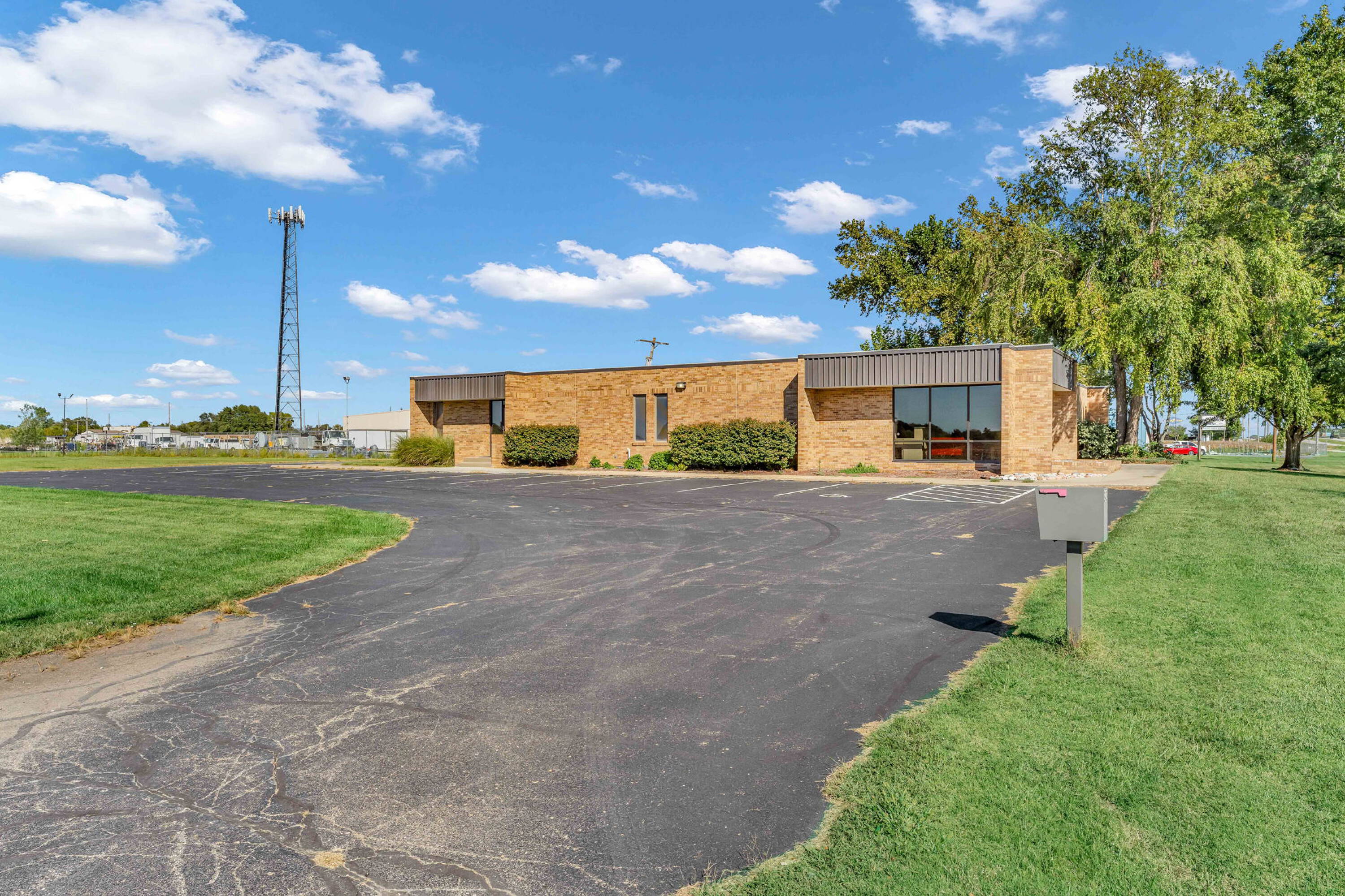 6746 Button Rd 2420 NW BUTTON RD Topeka KS 66618-1410 APN: 096-13-0-30-01-002-000 ...