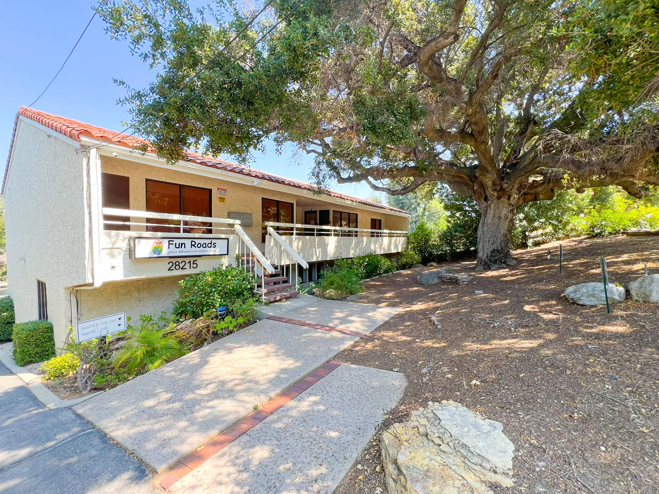 28215 Agoura Rd, Agoura Hills, CA 91301