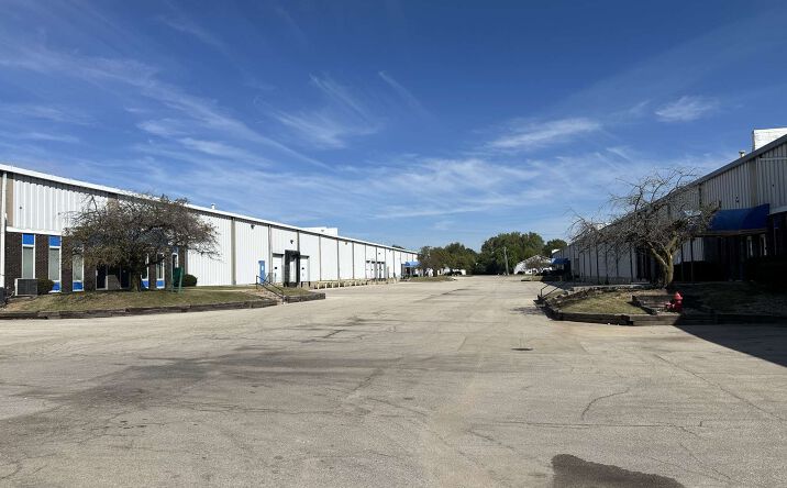 Pictures of Industrial property located at 1620 W Chanute Rd, Peoria, IL 61615 for lease - image #1