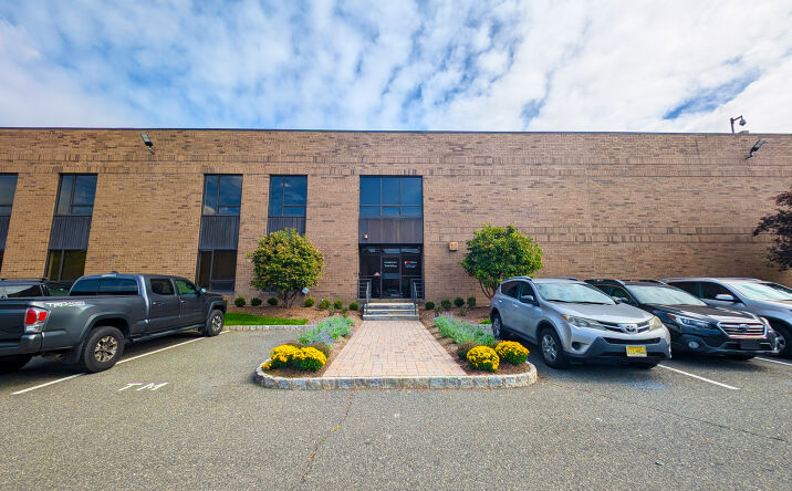 Pictures of Office property located at 430-450 Commerce Blvd, Carlstadt, NJ 07072 for lease - image #1