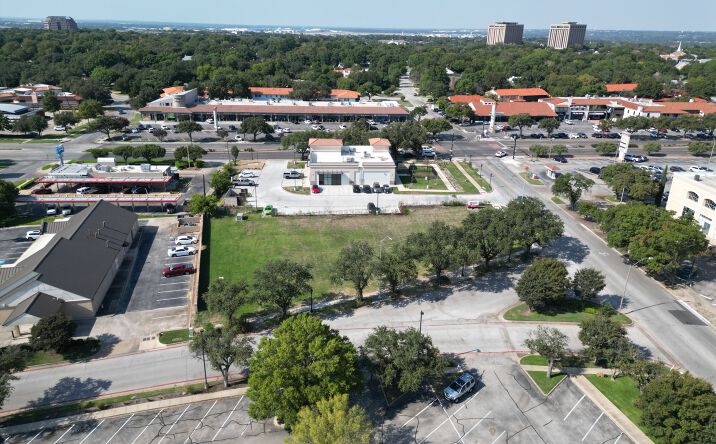 Pictures of Retail property located at 6201 Camp Bowie Blvd, Fort Worth, TX 76116 for lease - image #1