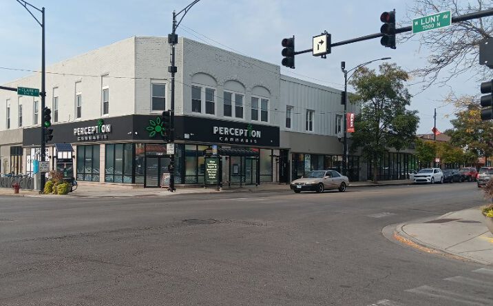 Pictures of Retail, Office property located at 7000 N Clark St, Chicago, IL 60626 for lease - image #1