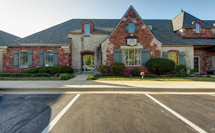 Pictures of Retail, Office property located at 1426 E Bradford Pkwy, Springfield, MO 65804 for lease - image #1