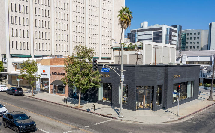 Pictures of Retail property located at 106 N Robertson Blvd, Los Angeles, CA 90048 for lease - image #1