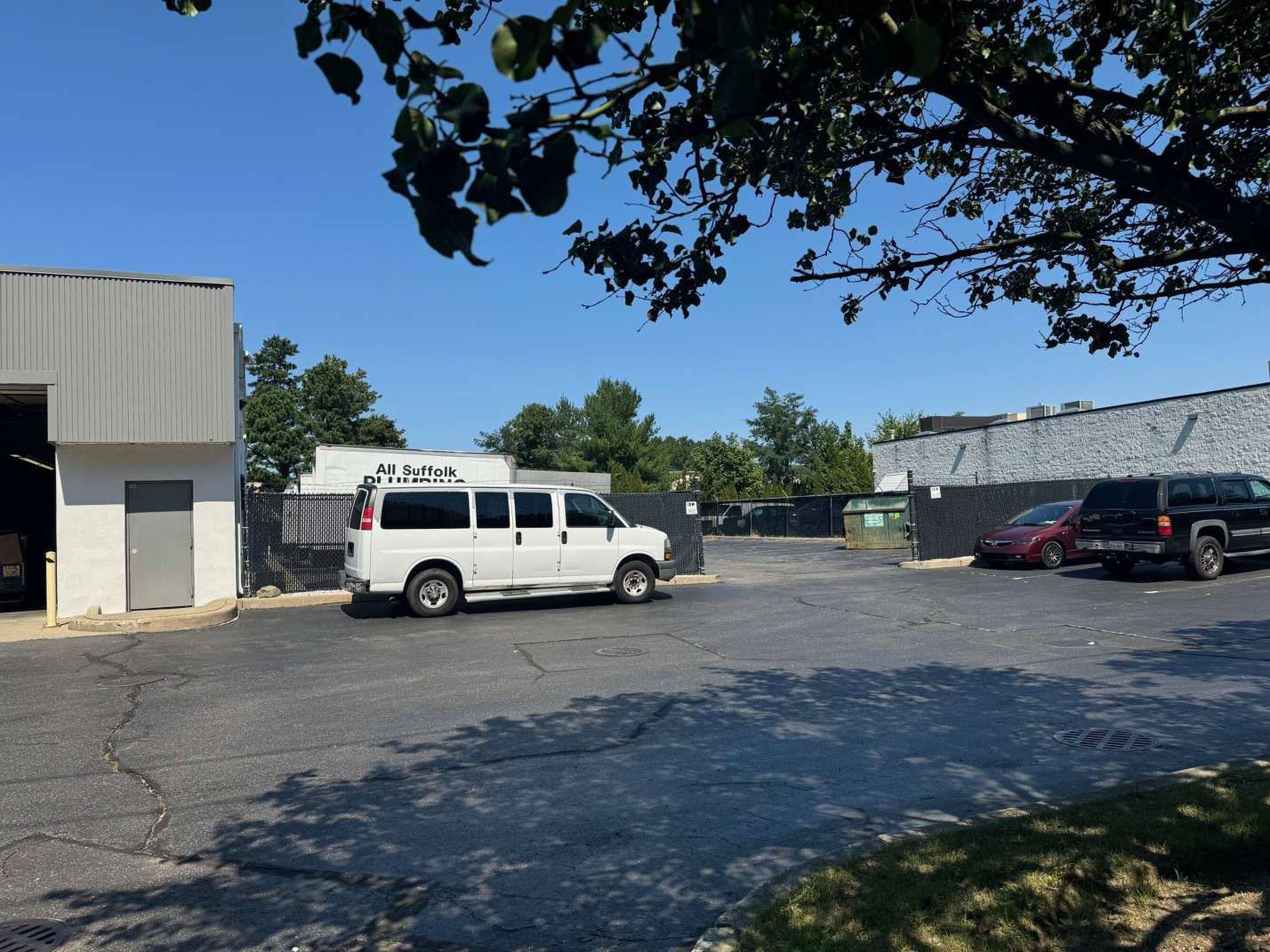 1565 Sycamore Ave, Bohemia, NY 11716