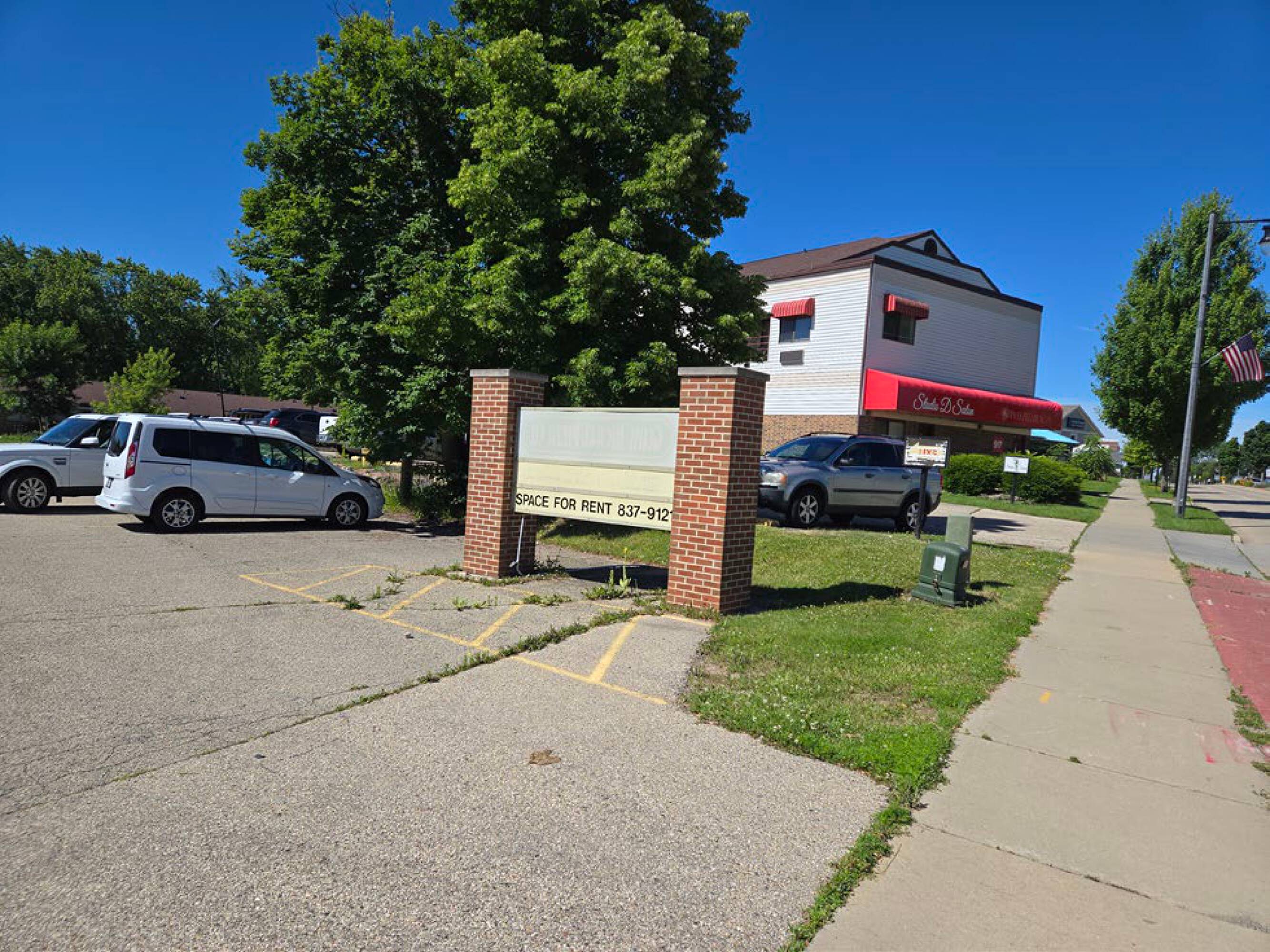 817 W Main St, Sun Prairie, WI 53590