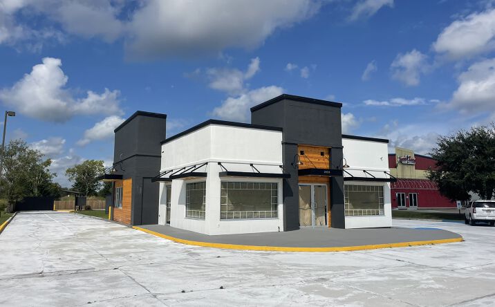 Pictures of Retail, Restaurant property located at 2424 Ambassador Caffery Pkwy, Lafayette, LA 70506 for lease - image #1