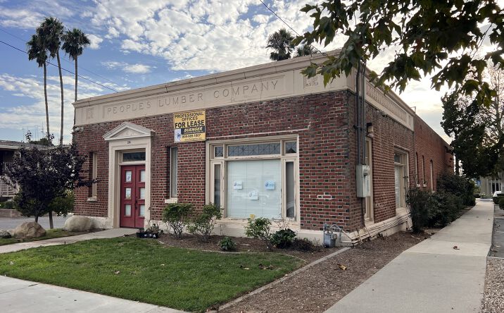 Pictures of Office property located at 216 N 8th St, Santa Paula, CA 93060 for lease - image #1
