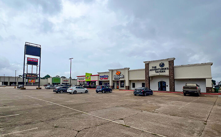 Pictures of Retail property located at 280 Eisenhower Dr, Biloxi, MS 39531 for lease - image #1