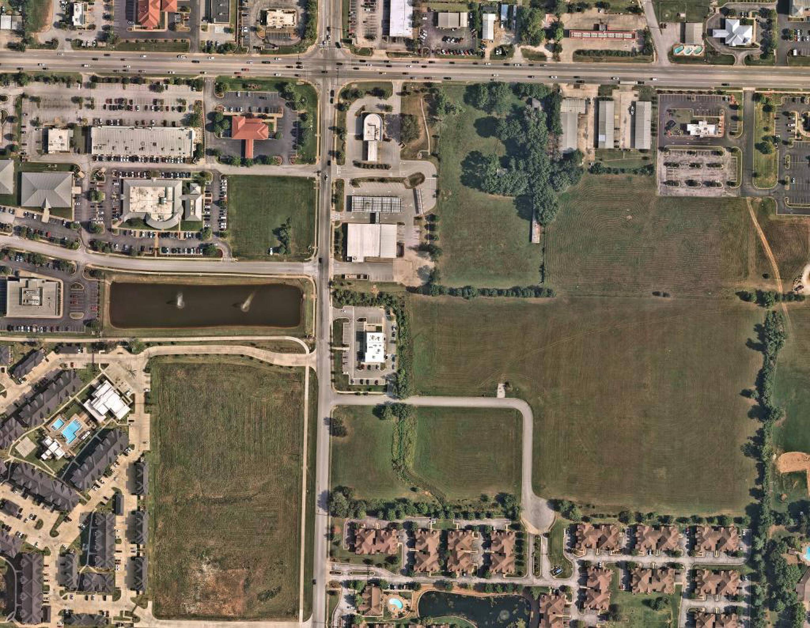 5911 W Venture Park Blvd, Rogers, AR 72758