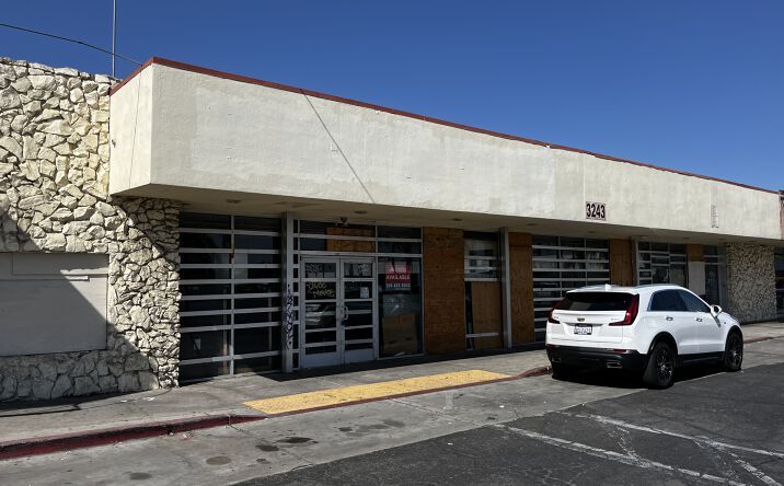 Pictures of Retail property located at 3233 N Cedar Ave, Fresno, CA 93726 for lease - image #1