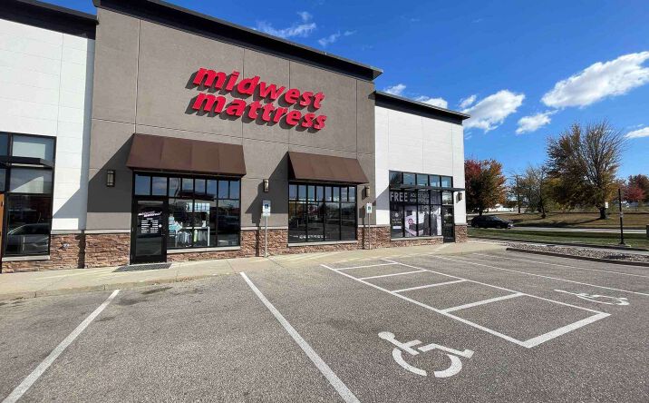 Pictures of Retail property located at 2870 Edgewood Rd SW, Cedar Rapids, IA 52404 for lease - image #1