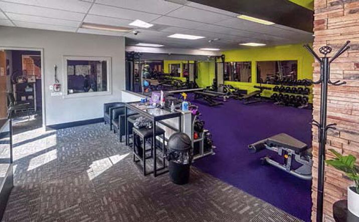 Pictures of Retail property located at 905 - 915 SW Rimrock Way, Redmond, OR 97756 for lease - image #1