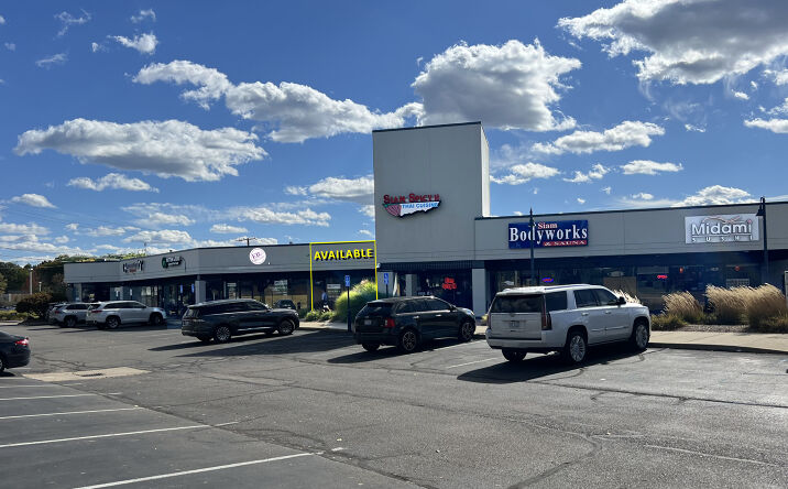 Pictures of Retail, Office property located at 32395-32443 Northwestern Highway, Farmington Hills, MI 48334 for lease - image #1