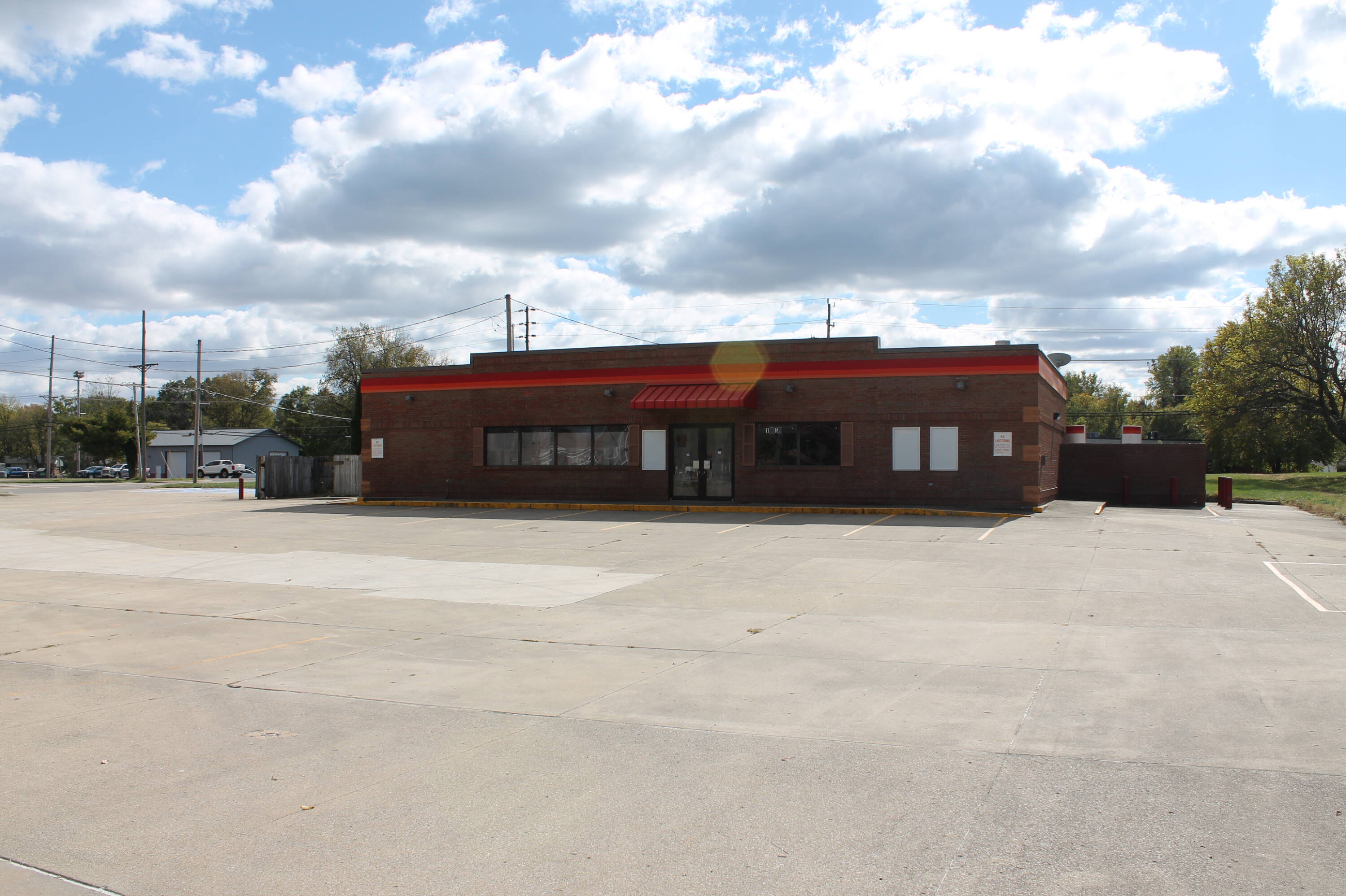 10050 St Clair Ave, Fairview Heights, IL 62208