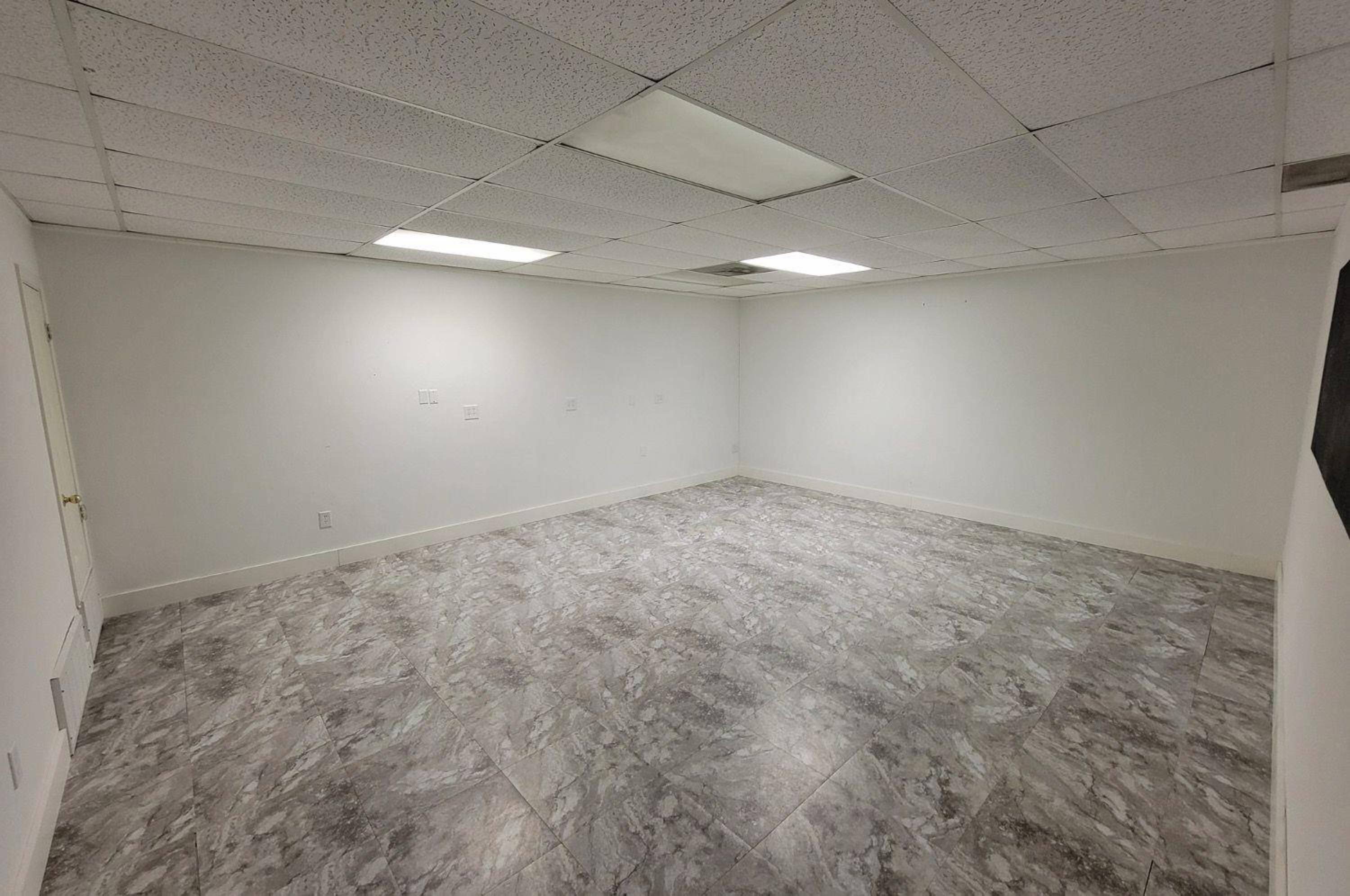 1604 W Spring Valley Rd, Hewitt, TX 76643