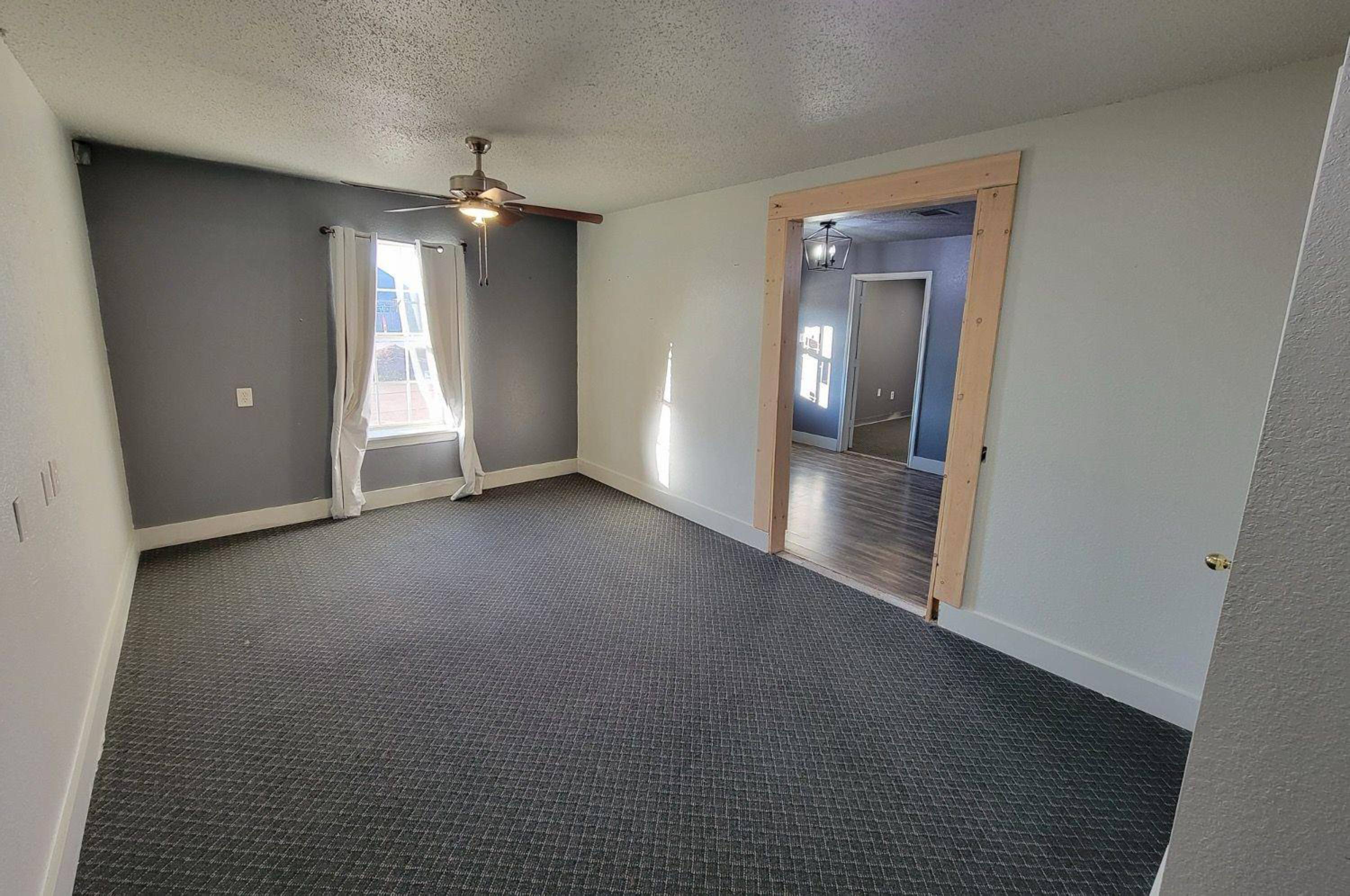 1604 W Spring Valley Rd, Hewitt, TX 76643