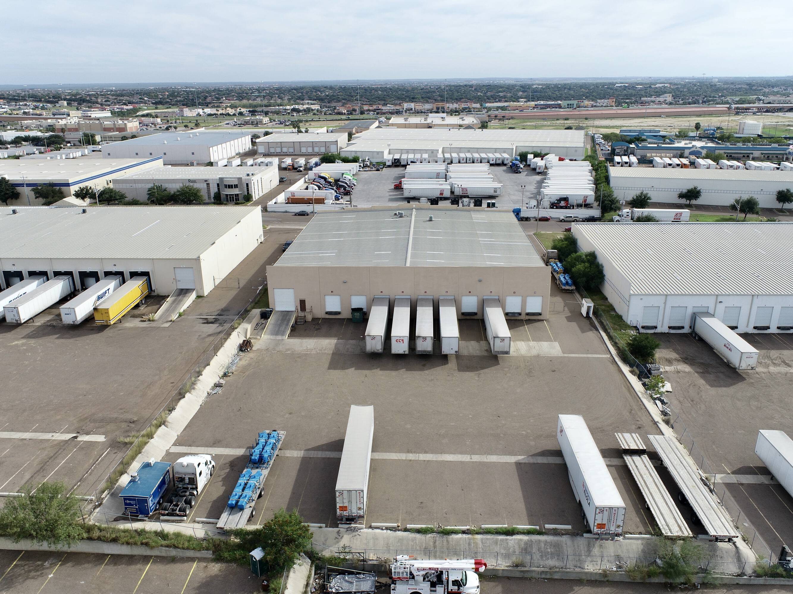 806 Hallmark Dr, Laredo, TX 78045