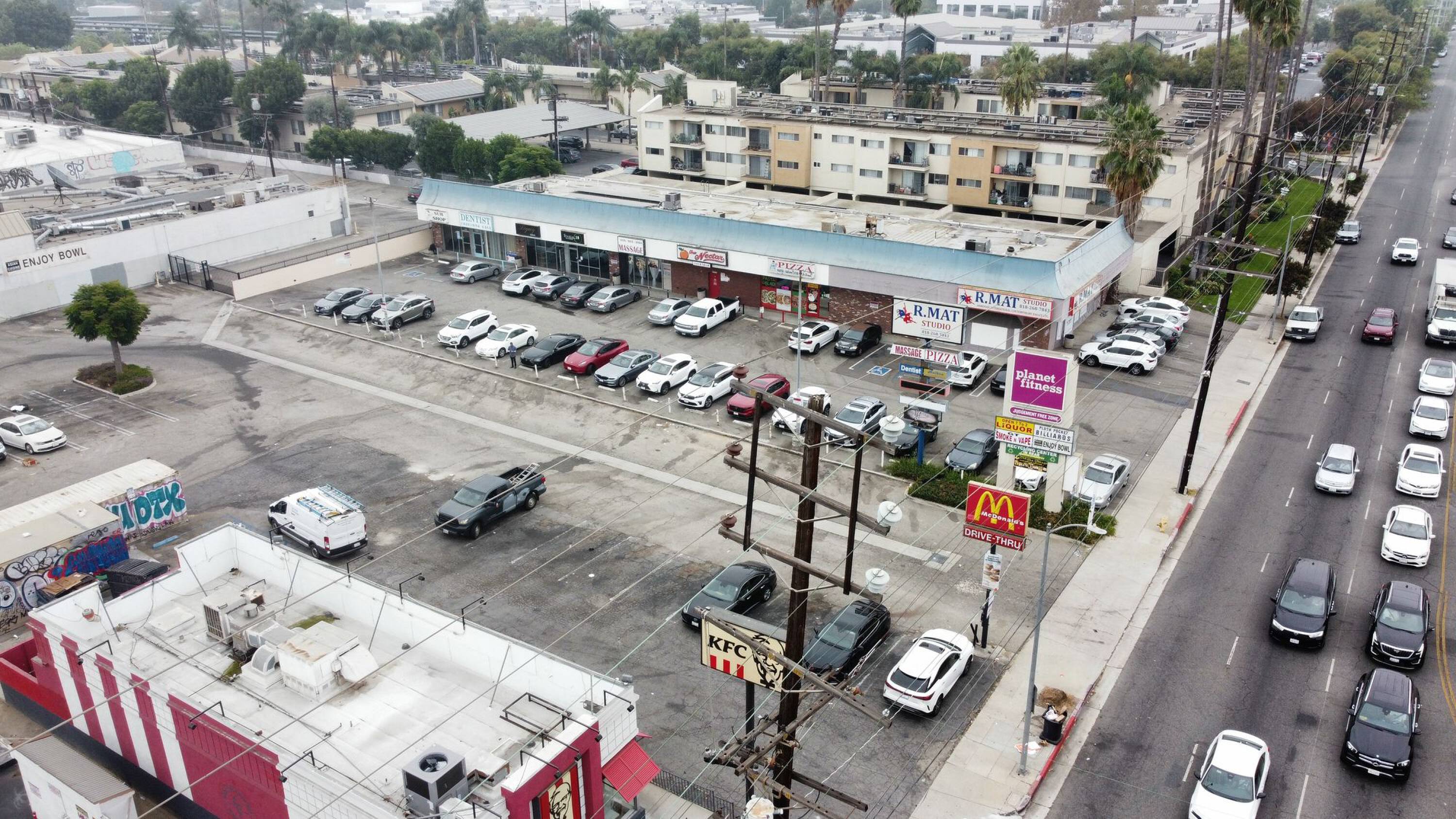 8622 Balboa Blvd, Los Angeles, CA 91325