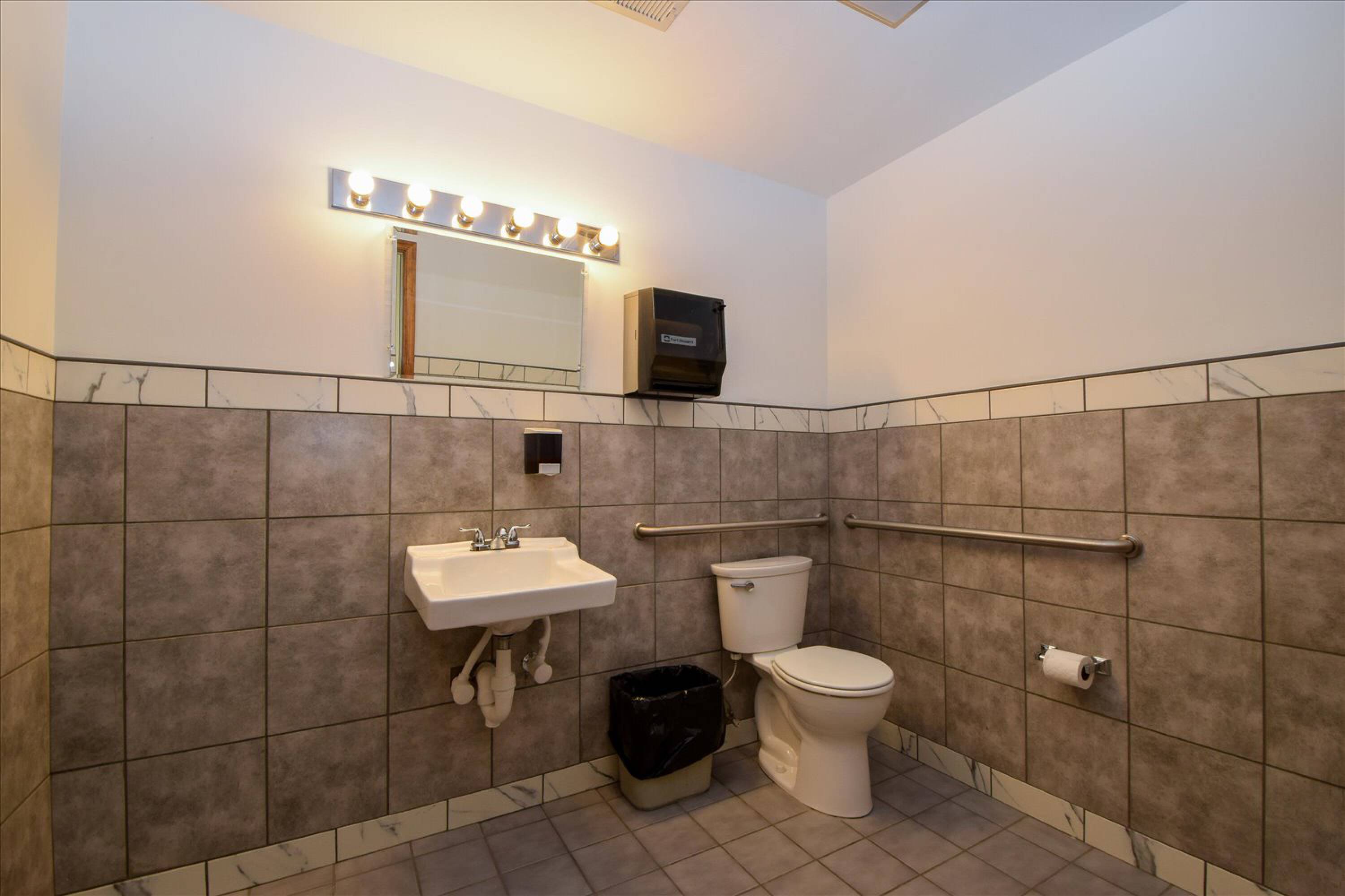 3019 Peters Creek Rd, Roanoke, VA 24019