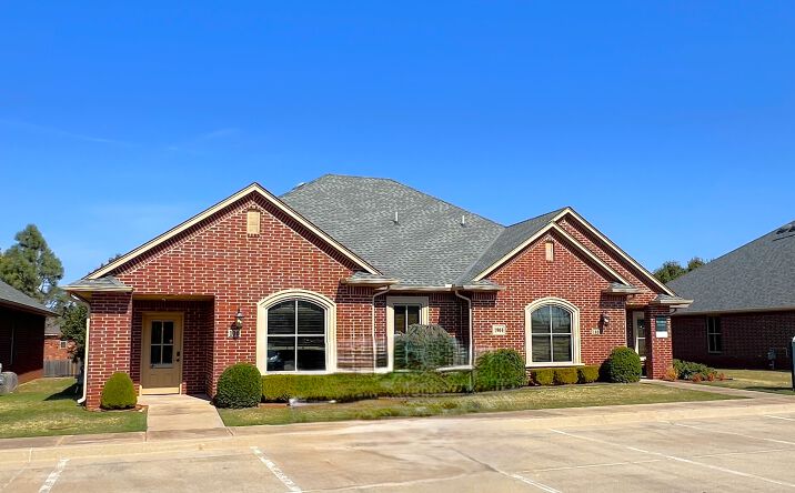 Pictures of Office property located at 1961 W 33rd St, Edmond, OK 73013 for lease - image #1