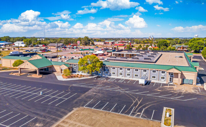 Pictures of Restaurant property located at 1525 W Havens Ave, Mitchell, SD 57301 for lease - image #1