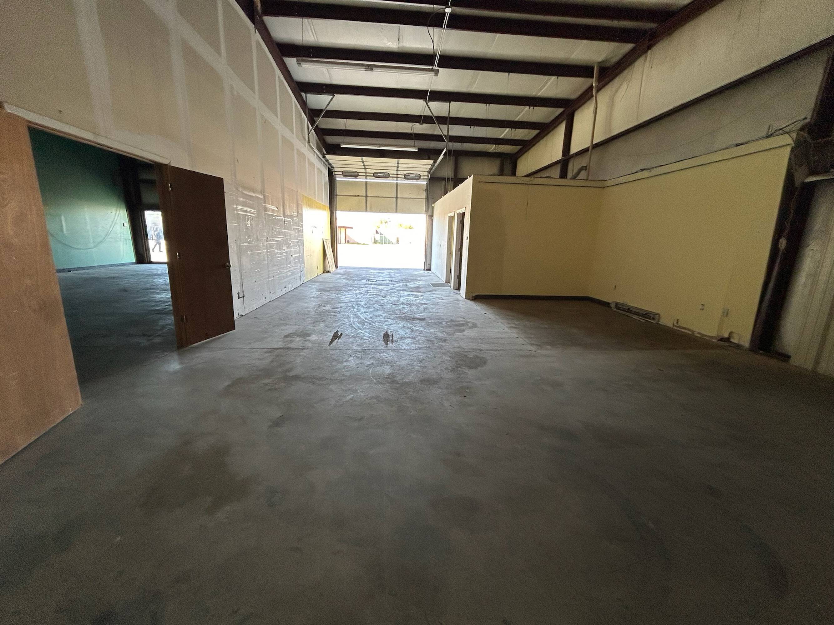 1760 N 21st St, Decatur, IL 62526