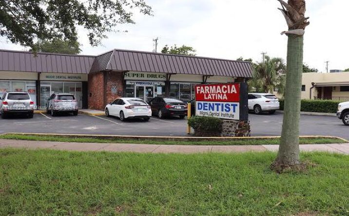 Pictures of Retail property located at 5500 SW 8th St, Coral Gables, FL 33134 for lease - image #1