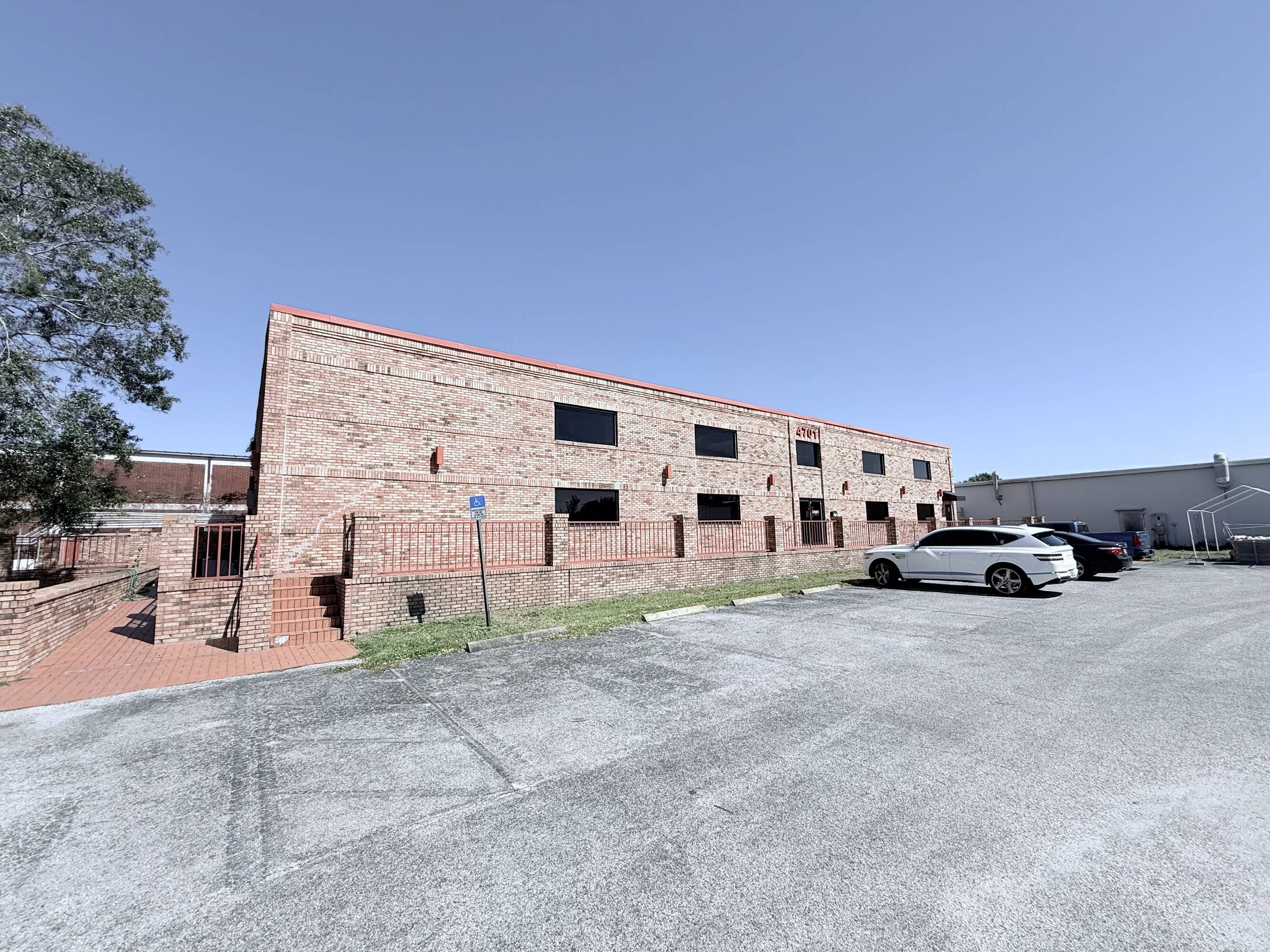 4701 W Hillsborough Ave, Tampa, FL 33614