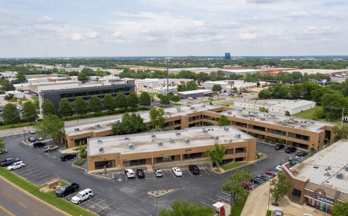 Pictures of Retail, Office property located at 1000 W Wilshire Blvd, Nichols Hills, OK 73116 for lease - image #1