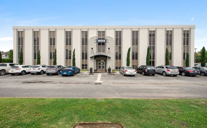 Pictures of Office property located at 1602 W Pinhook Rd, Lafayette, LA 70508 for lease - image #1