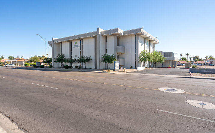 Pictures of Office property located at 2525 W Greenway Rd, Phoenix, AZ 85023 for lease - image #1